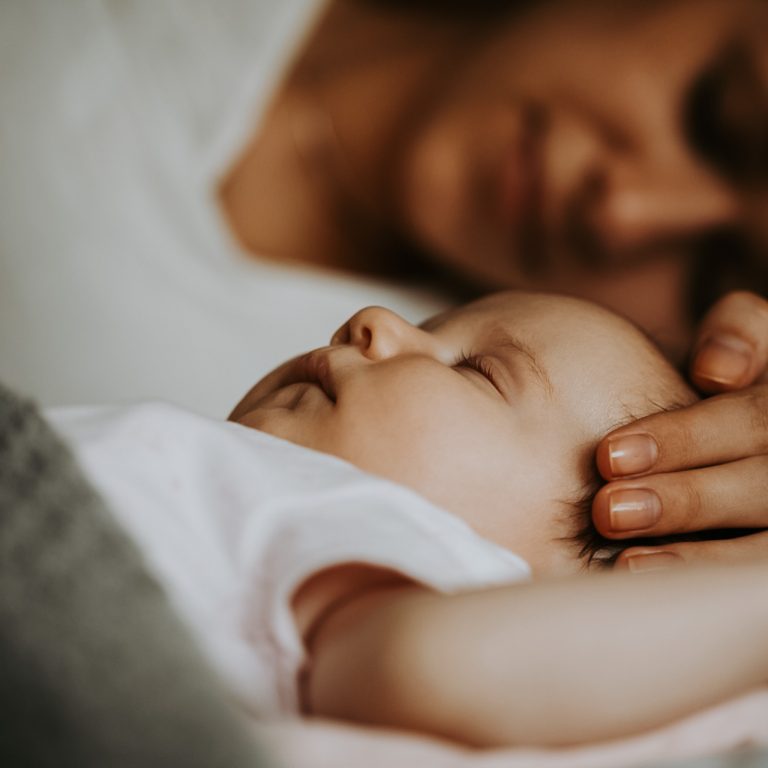 Schlaf, Mama, schlaf? Wie du als Mama den Druck loslässt und wieder Vertrauen findest Mutterschaft und der Mythos des perfekten Baby-Schlafs: Praktische Tipps, um Ängste zu lindern. sleep myth
