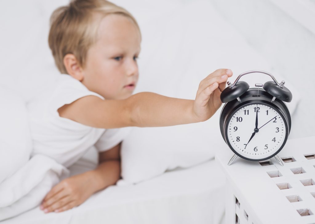 Zeitumstellung 2025: So gelingt die Umstellung mit Baby oder Kleinkind Daylight Saving Time 2025: Helping Your Baby or Toddler Adjust to the Fall Back