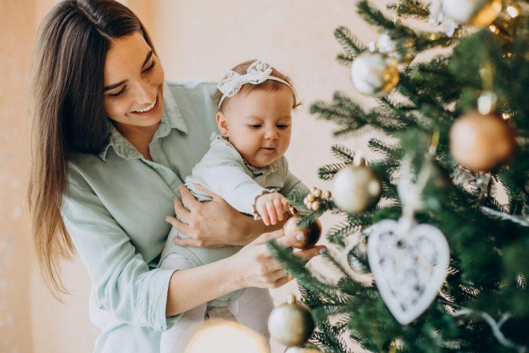 Feiertage - Weihnachten mit Baby, Holiday season- Staying on Track with Sleep Through christmas time: Tips for Parents